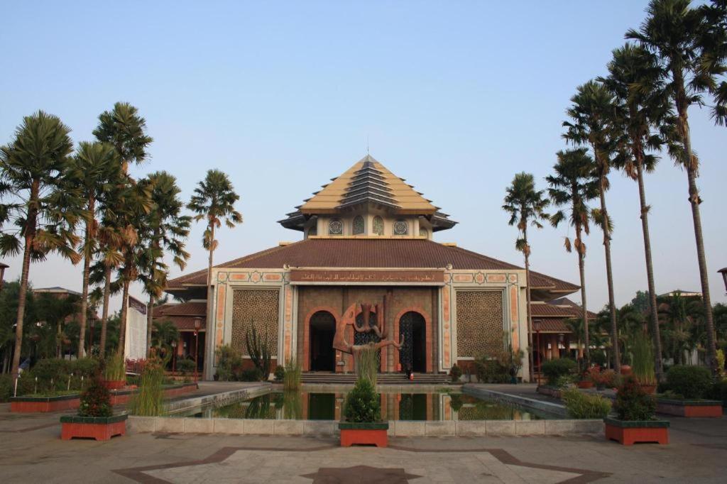 Oyo 1473 Omah Tentrem Syariah Melati Exterior photo
