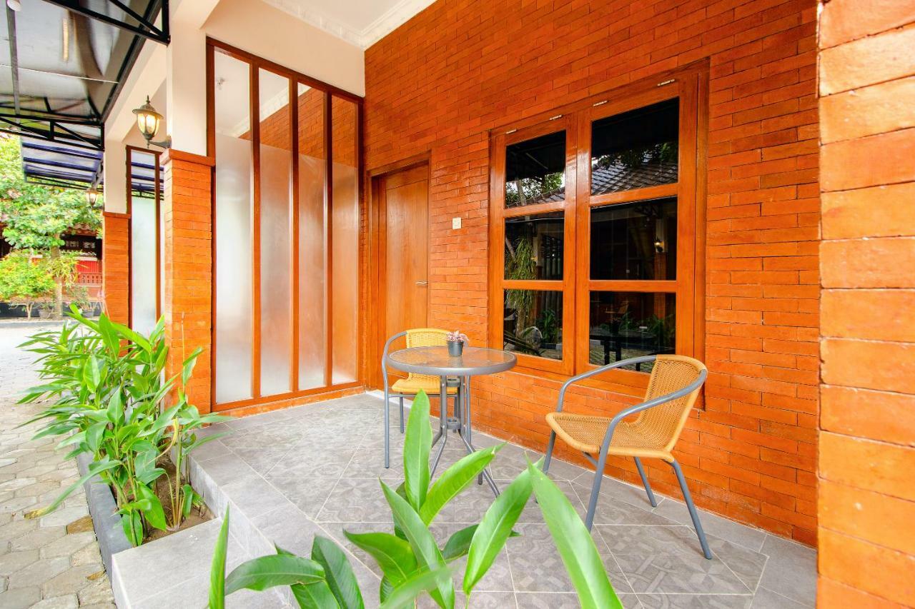 Oyo 1473 Omah Tentrem Syariah Melati Exterior photo